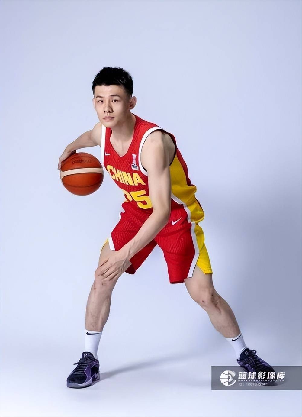 摩托车赛联赛上演强强对话，滇池貔貅队大胜中原灰熊队，战术调整见效；细节处理更胜一筹的简单介绍