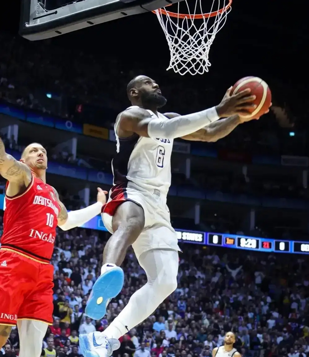 詹姆斯意外战胜塞尔维亚队,最后时刻胜出引爆全场!全场沸腾不已(篮球美国vs塞尔维亚) 詹姆斯意外战胜塞尔维亚队,最后时刻胜出引爆全场!全场沸腾不已(篮球美国vs塞尔维亚)