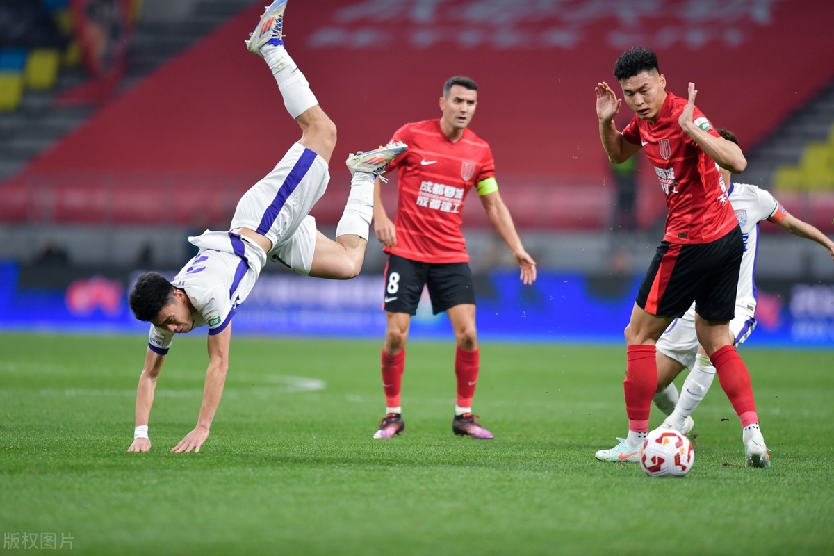 成都蓉城迎CBA季后赛关键赛,今晨更衣室发声,球迷炸锅,训练强度明显提升 成都蓉城迎CBA季后赛关键赛,今晨更衣室发声,球迷炸锅,训练强度明显提升