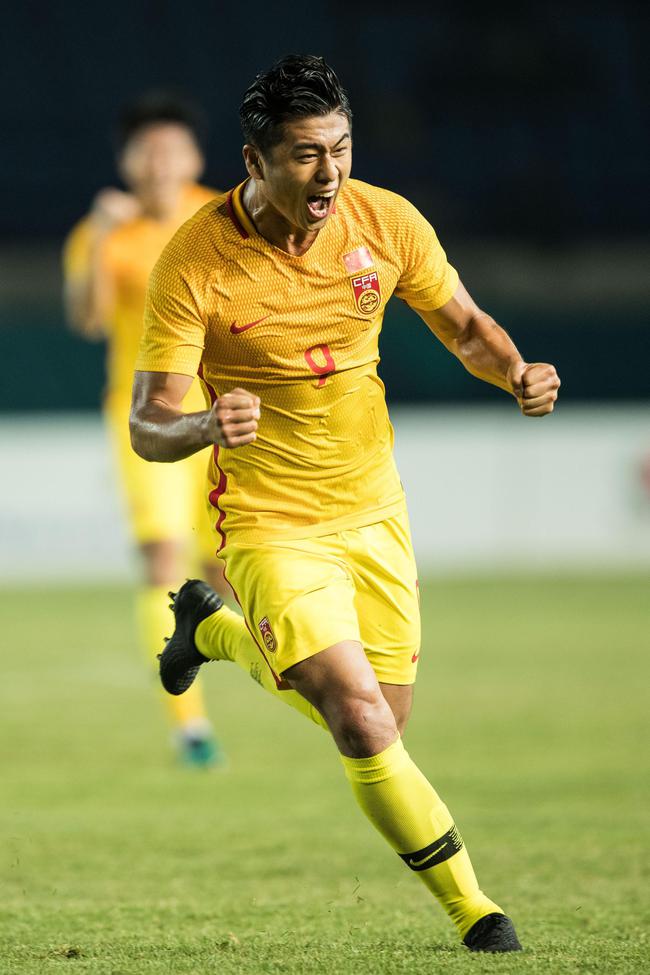 包含荷甲转会期走向成谜；北京国安手感冰凉；底气十足；团队化学反应显著的词条