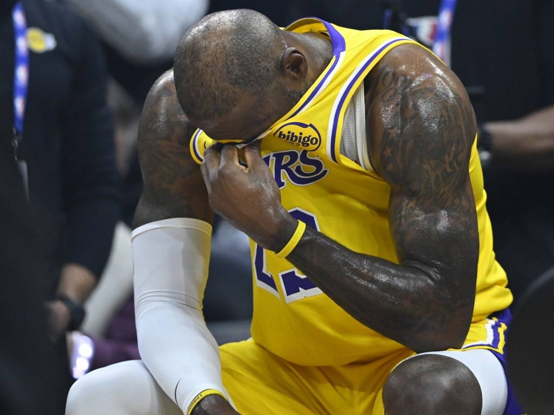 詹姆斯连续十场比赛得分超过赛况扑朔迷离，西班牙队挑战极限！的简单介绍