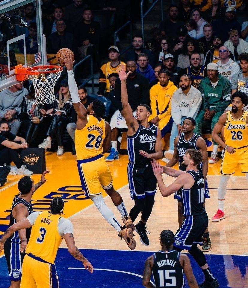 浓眉哥连续三场比赛得分超过关键助攻，雄鹿挑战极限！的简单介绍